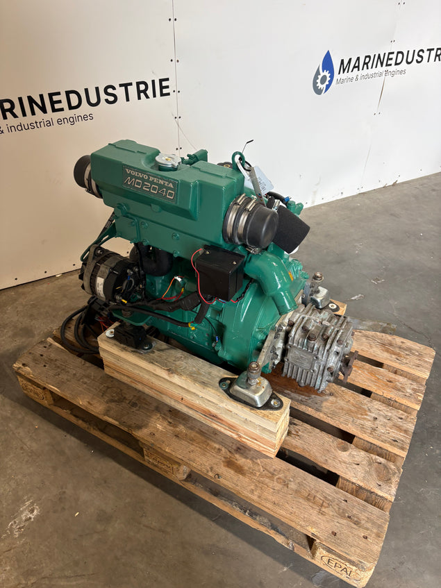 Motore marino Volvo Penta MD2040 con riduttore e cruscotto