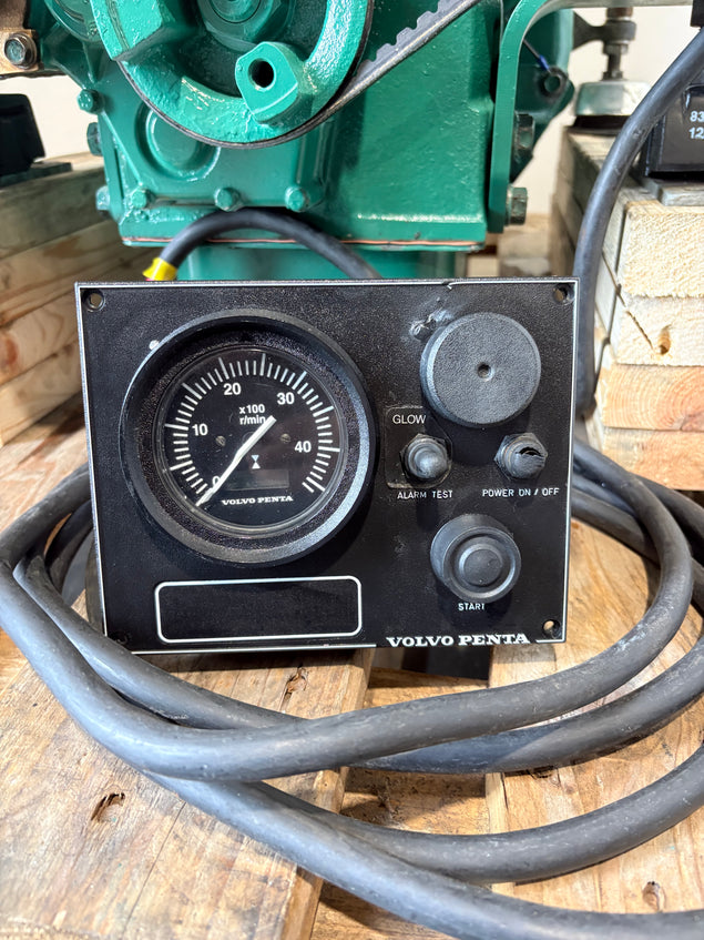 Motore marino Volvo Penta MD2040 con riduttore e cruscotto