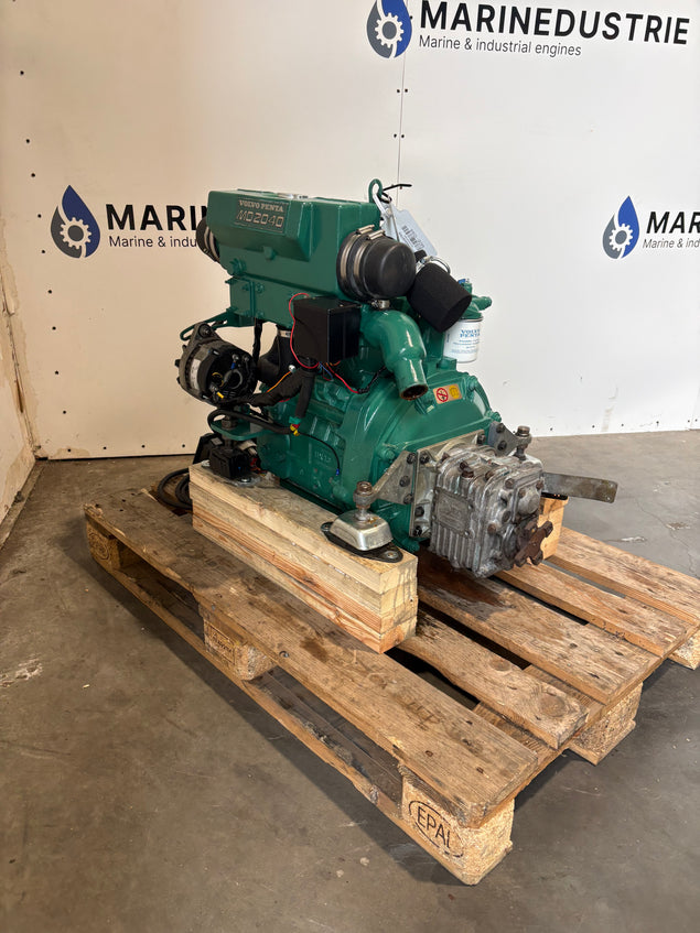 Motore marino Volvo Penta MD2040 con riduttore e cruscotto