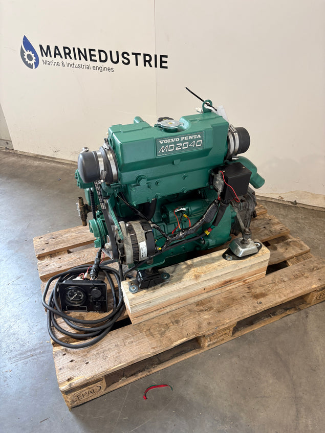 Motore marino Volvo Penta MD2040 con riduttore e cruscotto