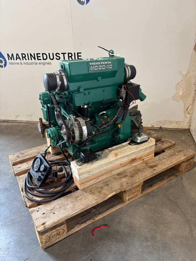 Motore marino Volvo Penta MD2040 con riduttore e cruscotto